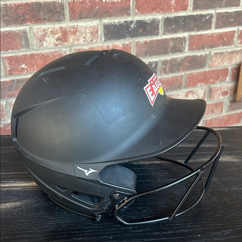 Youth Mizuno F6 Fastpitch Softball Batting Helmet black,attached face mask